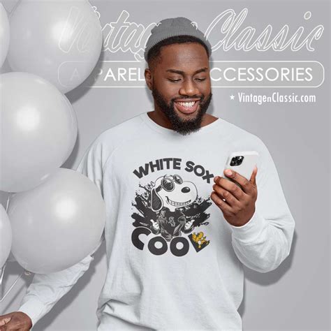 Snoopy Cool Chicago White Sox Shirt - Vintagenclassic Tee