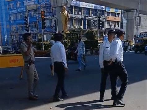 Helmet enforcement drive in 5 major cities of MP: 100 traffic personnel ...