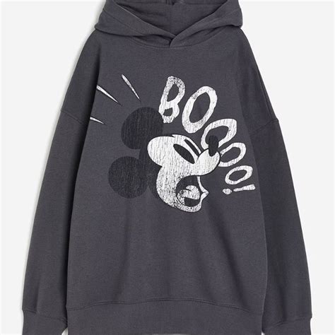 Explore the trending streetwear hoodies this winter