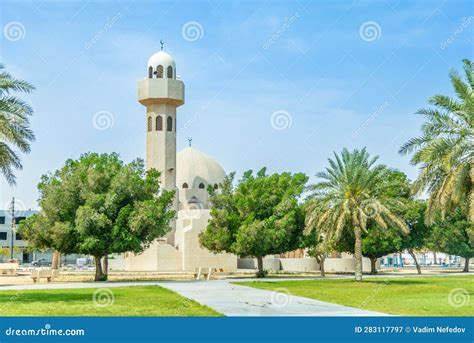 Al Hamra a Mosque with Garden in Foreground, Dammam, Saudi Arabia Stock ...