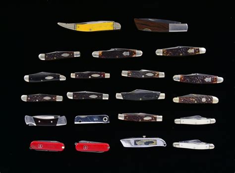 20 SMALL FOLDING KNIVES.