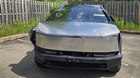 Don't Crash Your Tesla Cybertruck: Body Panels Taking One Year To Replace - problems with cybertruck