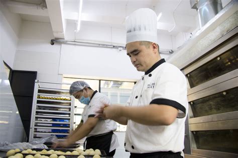 初高中生学厨师有哪些优势？_长沙新东方烹饪学校
