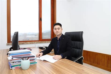 公司董事长李哲被评选为淄博市乡村“好青年”_山东重山光电材料股份有限公司