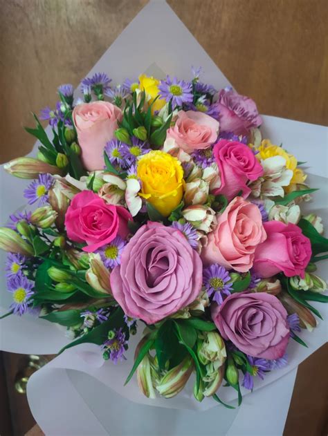 Bouquet de 12 Rosas de Colores BQ12C - Florería Briceida - Cd. Obregón ...