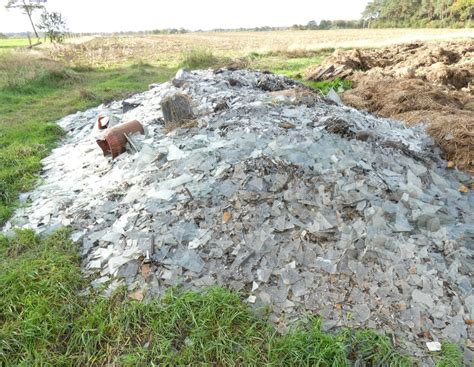Großes Problem für Landwirt: Glasscherben neben Misthaufen entsorgt ...
