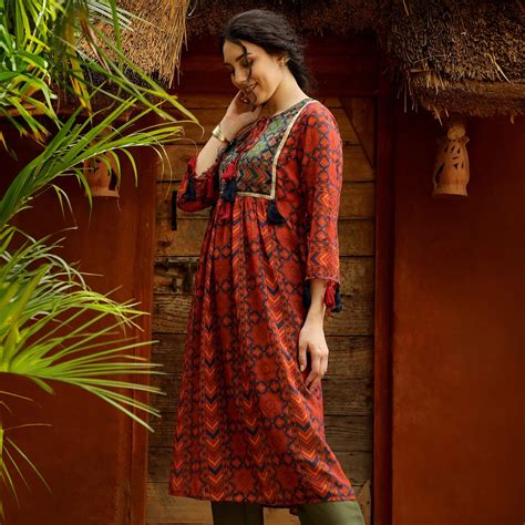 Qissa women's Terracotta Orange Geometric Block Kurta With Trousers