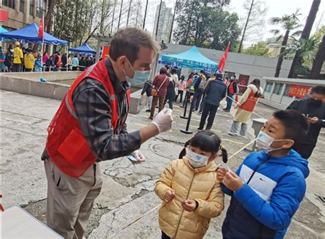 热心公益 老外在南京当战“疫”志愿者-国际在线