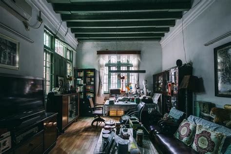 破旧的老式公寓配上个世纪的古董家具…她的家装风格竟吸粉11万__凤凰网