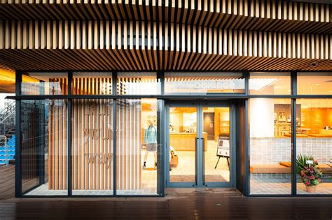 【東京・渋谷】カフェ併設＆ランナーに嬉しい新店『ニューバランス Run Hub代々木公園』もう行った？ | MORE