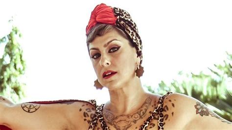 American Pickers star Danielle Colby exposes bare legs and curves in ...