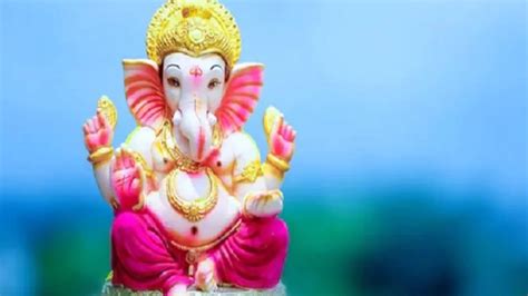 Lord Vinayaka In Blue Blur Background HD Ganesh Chaturthi Wallpapers ...