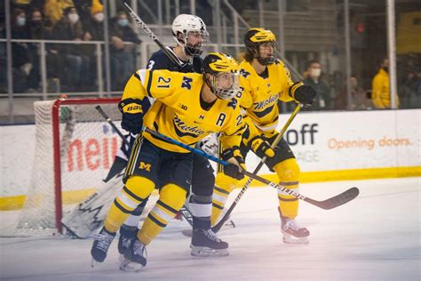 Michigan hockey’s ‘old veteran’ ready for one last ride in NCAA ...