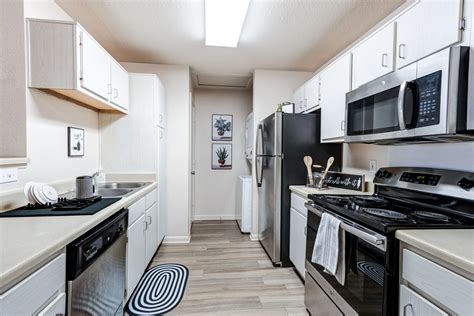 Statesboro Off-Campus Housing Features - Cambridge at Southern