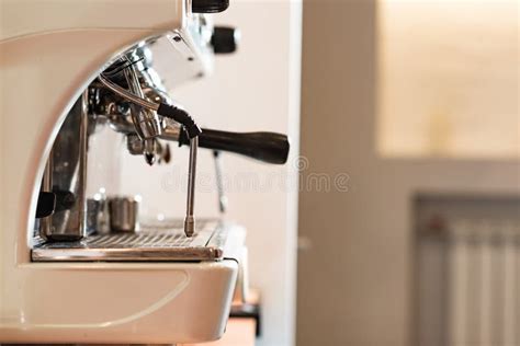 Coffee Machine Side View 的图像结果