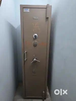 Lockor tijori in this double lock have 1 lock damage no other problem ...