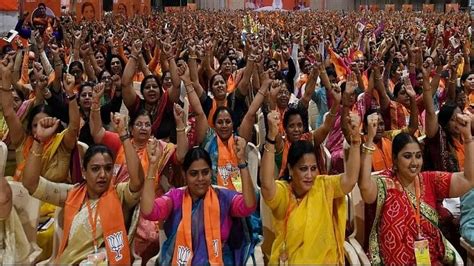 दोस्तों के साथ रमी