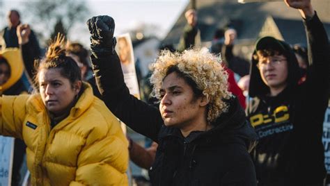 Protesters walk through Kenosha to express outrage over Kyle ...