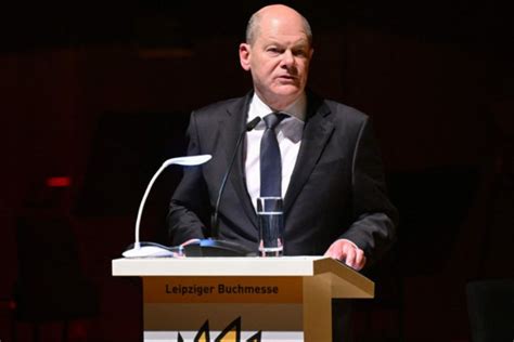 Pro-Palestinian Demonstrators Heckle Scholz at the Book Expo | Frontlist