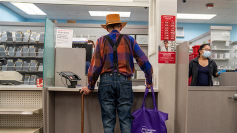 Bill would force Big Health Care to sell pharmacies within 3 years