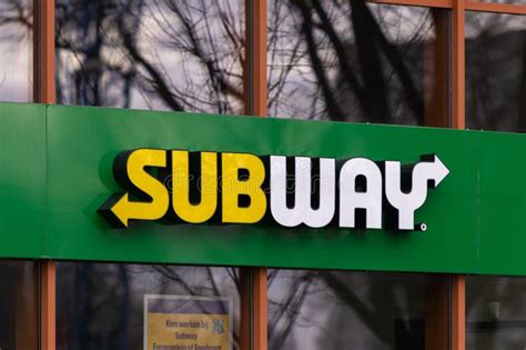 Subway Restaurant Sign 的图像结果
