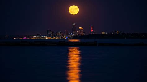 Download wallpaper 3840x2160 city, night, moon, buildings, water ...