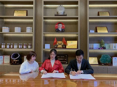 恭喜湖南衡阳市罗氏姐妹花成功签约翌芙莱。