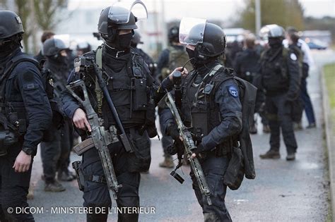 法国国家宪兵特勤队 巴黎反恐行动的精锐力量_空中网军事频道