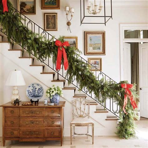 Christmas Decorating Ideas For Stairs