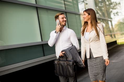 Free Business People Walking 的图像结果