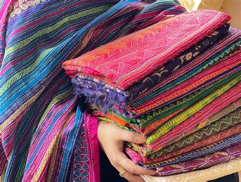 What Makes Handloom Silk Feel Incredibly Luxurious – Masakalee