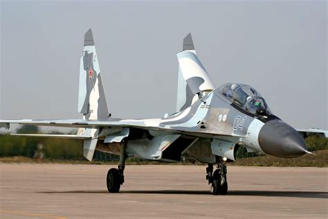 GAMBAR PESAWAT TERBANG: Jet Tempur Sukhoi Su-35 Flanker-E (Tiga)
