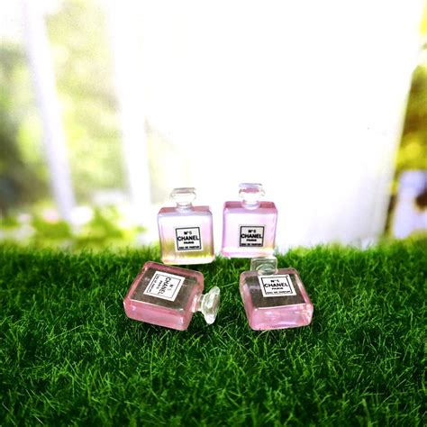 Miniature Bottle E – Handilane