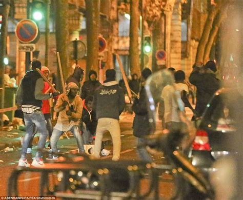 巴黎：难民街头大规模斗殴现场_海南频道_凤凰网