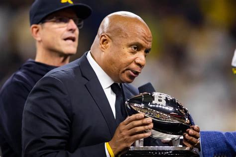 Kevin Warren honored at NFL Combine with Buddy Teevens Forward Progress Award