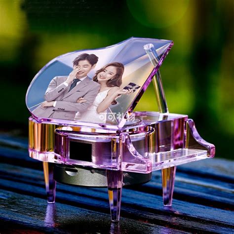 弟送哥什么礼物好最新素材