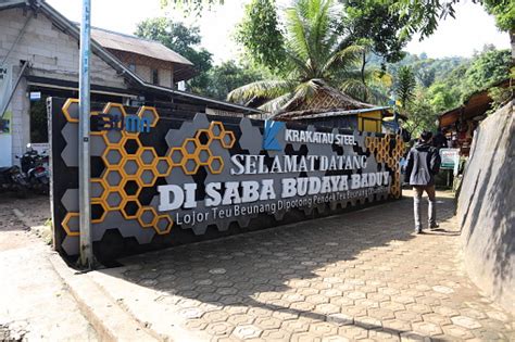 Visiting Local Communities 的图像结果