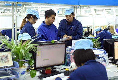 云南曲靖：电子科技产业带动农民就业增收_图片新闻_中国政府网