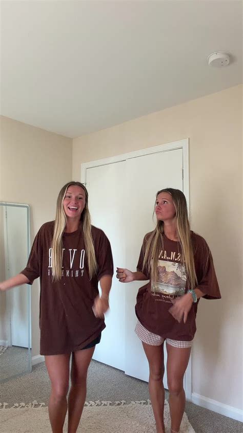 Sentner twins (@sentnertwins) - Urlebird