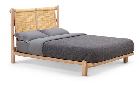 Twenty-Five Bed by De La Espada | hive