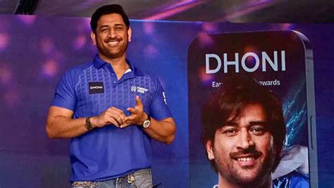 Mahendra Singh Dhoni breaks the internet with his new hairstyle ...