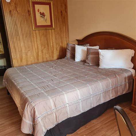 DANIEL BOONE MOTOR INN (Pikeville) - Hotel Reviews, Photos, Rate ...