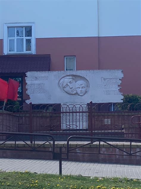 MONUMENT TO TEACHERS AND STUDENTS - THOSE WHO DIED DURING THE GREAT ...
