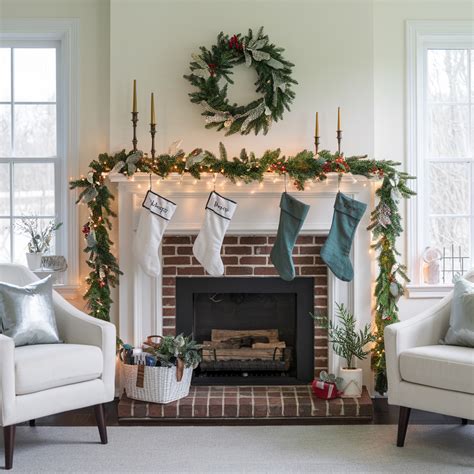 Christmas Living Room Decor for Small Spaces - 42 Stylish & Space ...