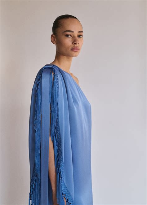 Oversize satinklänning med fransar - Dam | MANGO Sweden