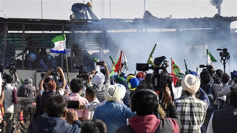 Dilli Chalo March: Tear Gas Fired At Farmers Protesting Over MSP At ...