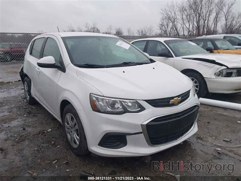 Report 1G1JG6SH6H4144185 CHEVROLET SONIC 2017 White Gasoline - price and damage history