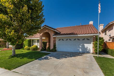 Off the Golf Course in Menifee Lakes - 3 bed/2ba. 1,449