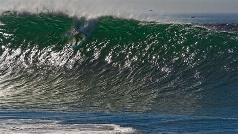 Surfing & body surfing big waves at the Wedge, Newport Beach, Hurricane ...