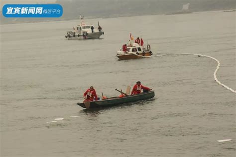 宜宾一艘渔政船只突发大火最新素材